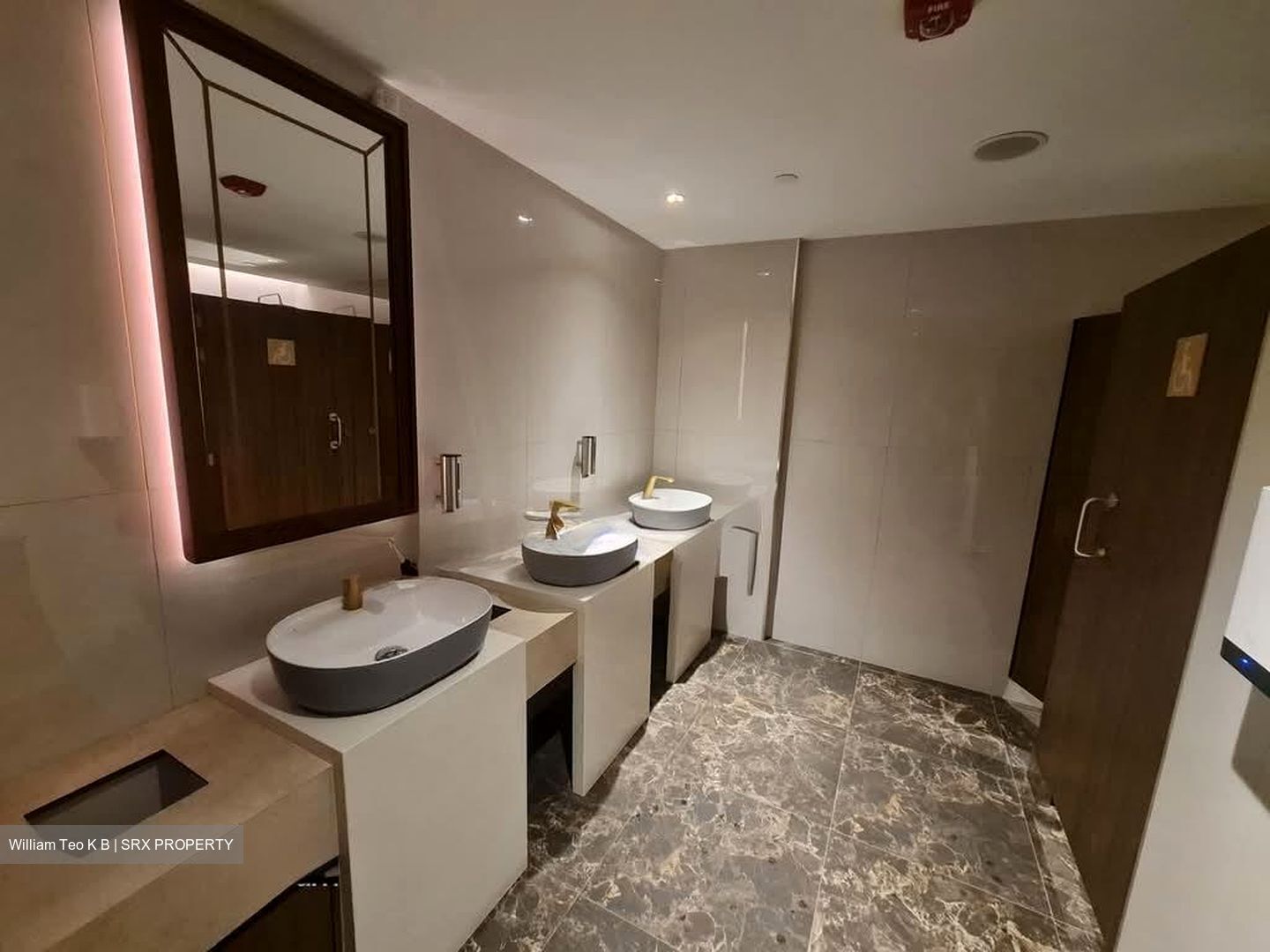 The Adelphi (D6), Office #586613551